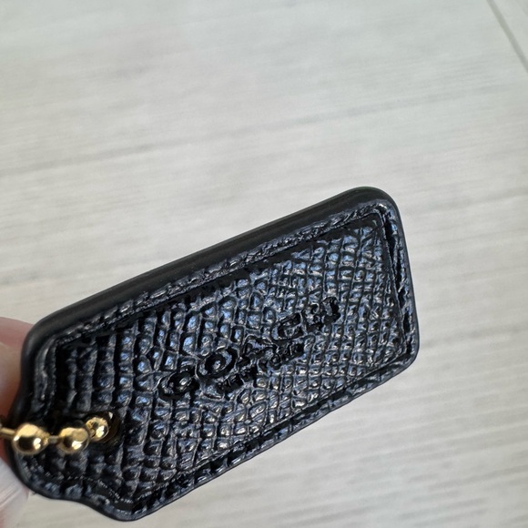 Coach - Picture 3 of 4